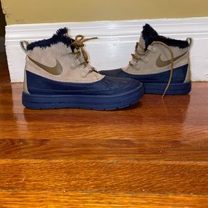 Girl’s Nike Woodside Chukka Boots